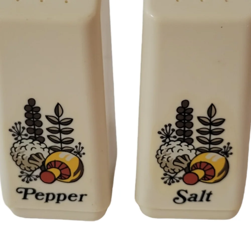 Vintage Rubbermaid Mushroom Salt And Pepper Shakers